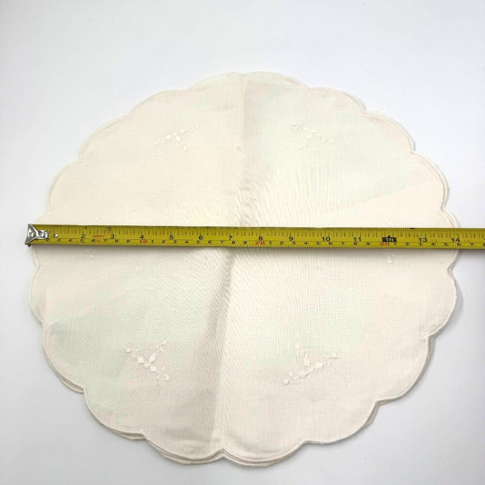 Vintage Bun/ Roll/ Scone Server Off-White Fabric; Scallop Edges Holiday Serving - Picture 8 of 9